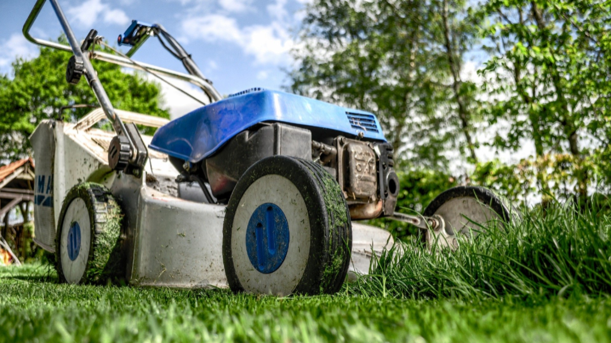 commercial landscaper